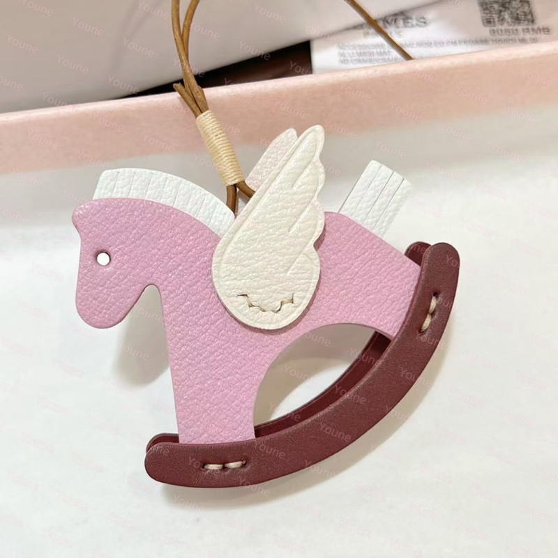 Leather Feather Keychain Horse Shoe Charm Neckle Swift Sheepskin Rocking Horse Bag Charm Keyring Paddock Pendant Ornament L250928MM16