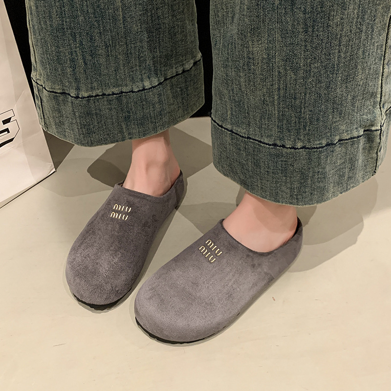 2025 hot free shipping designer Sandals for woman Solid vintage breathable beach shoes