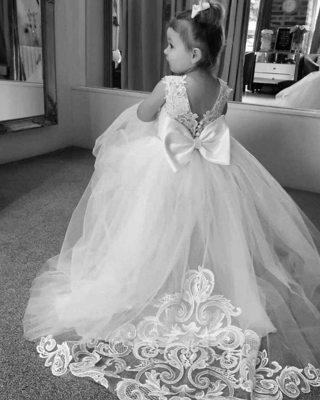 Cute Flower Girl Dresses for Wedding Big Bow Appliques Long Little Pageant Gowns Girls White Tulle First Communion Gowns 250821