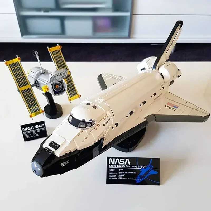 HOT TOY Space Shuttle Discovery Model Building Blocks Bricks Toys Pace Shuttle Birthday Christmas Gift Compatible 10283 L250821