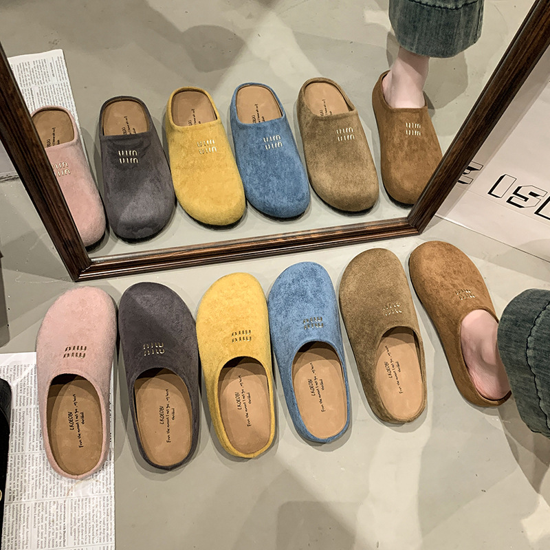 2025 hot free shipping designer Sandals for woman Solid vintage breathable beach shoes