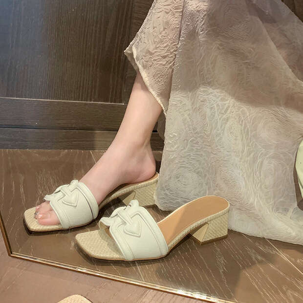 Cowhide Version ~ New Thick Heel Woven Slippers for Women, Summer Fashion Beach Shoes, Half Slippers, French Style Evening Breeze Sandals