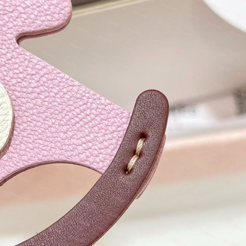 Leather Feather Keychain Horse Shoe Charm Neckle Swift Sheepskin Rocking Horse Bag Charm Keyring Paddock Pendant Ornament L250928MM16