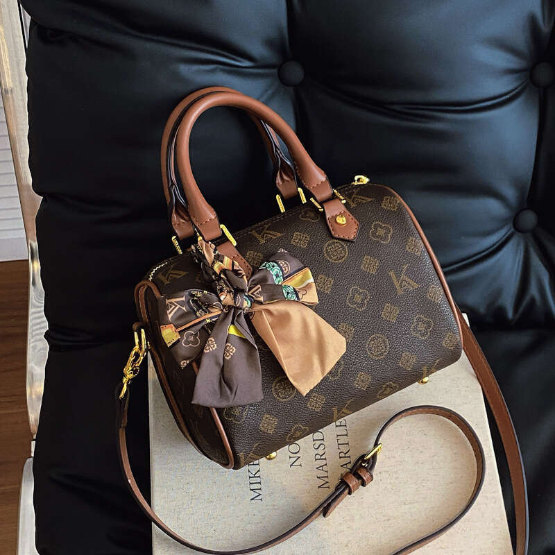 Vintage Shoulder Bags Handbag for Women 2025 New Pillow Boston Bag Versatile Crossbody Bag Letter Printed