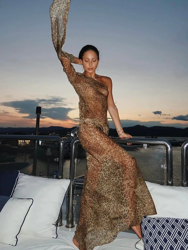 Mozision One Shoulder Leopard Print Maxi Dress Women Inclined Shoulder Backless Beach Holiday Vacation Club Sexy Long Dress 250821