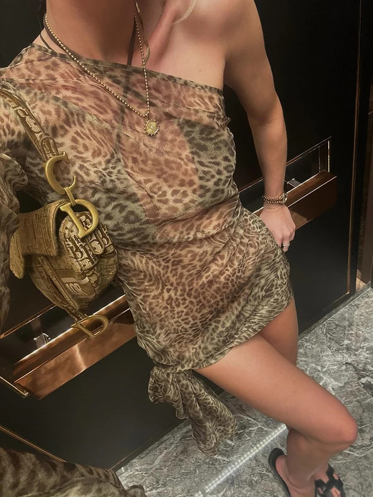Mozision One Shoulder Leopard Print Maxi Dress Women Inclined Shoulder Backless Beach Holiday Vacation Club Sexy Long Dress 250821