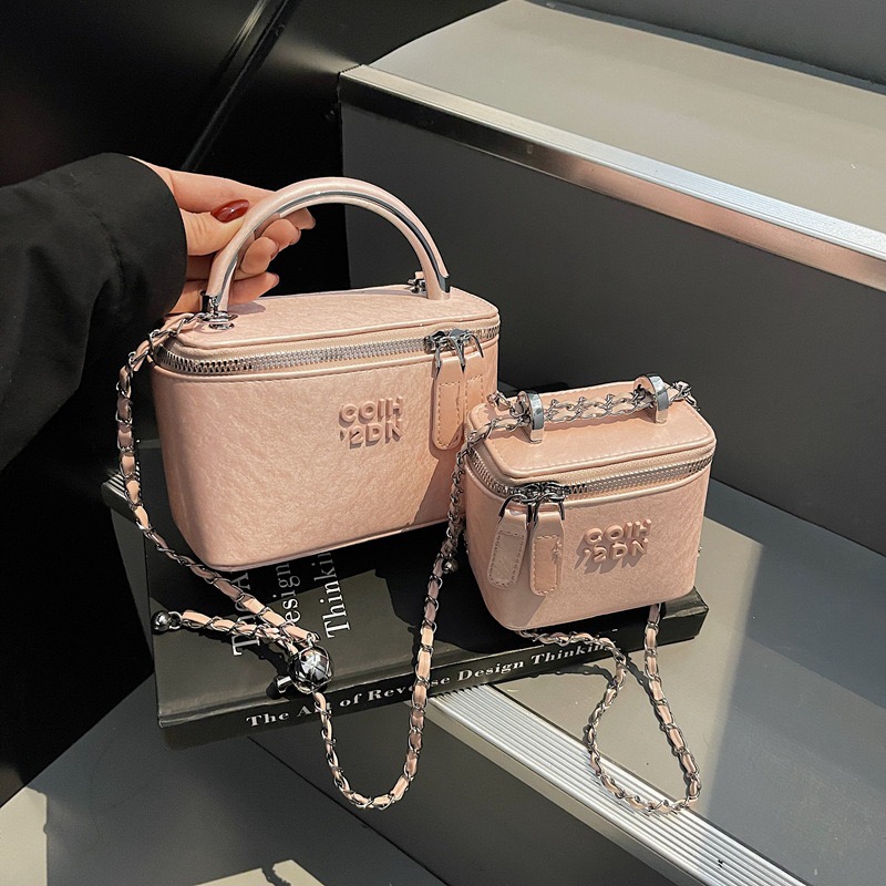 2025 light niche mini women retro new style patent leather messenger designer summer casual mouth red envelope shoulder bag NEW hot super ootd