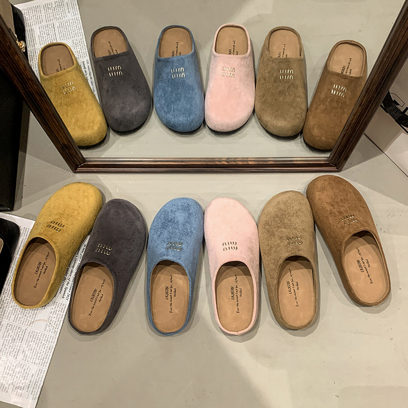 2025 hot free shipping designer Sandals for woman Solid vintage breathable beach shoes