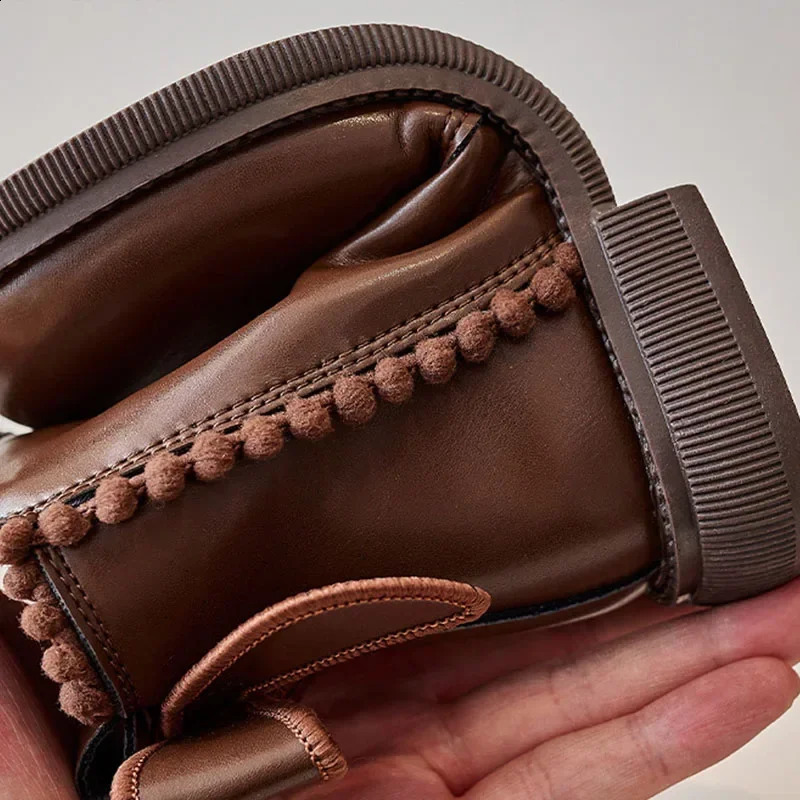 Cute Pompom PU Leather Kids Ankle Boots Super Warm Velevt Winter Shoes Girl Low Heel Fashion Butterflyknot Student G10234 250820