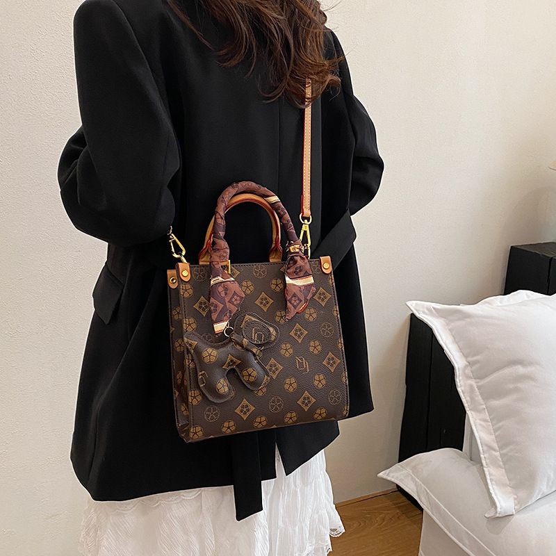 free shipping designer luxury womens new vintage underarm bag single shoulder diagonal cross bag black