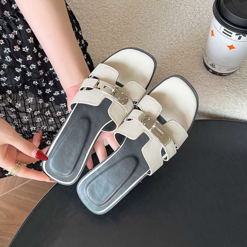 Silver Small Lock Buckle Flat for Women Summer 2025 New Style One-Strap Slippers Vacation Fashion Outdoor French Sandals