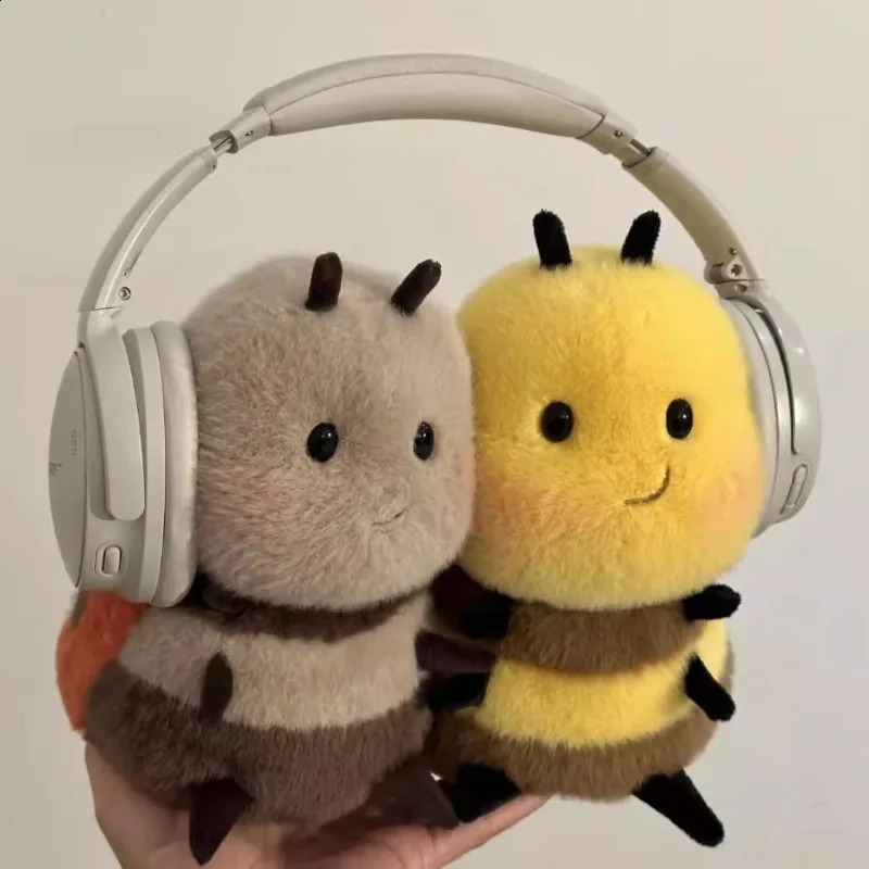20CM Cute Fluffy Ladybug Little Bee Plush Toy Animal Honey Bee Stuffed Insect Toys with Wings PLushie Cartoon Kawaii Doll Kids 250820
