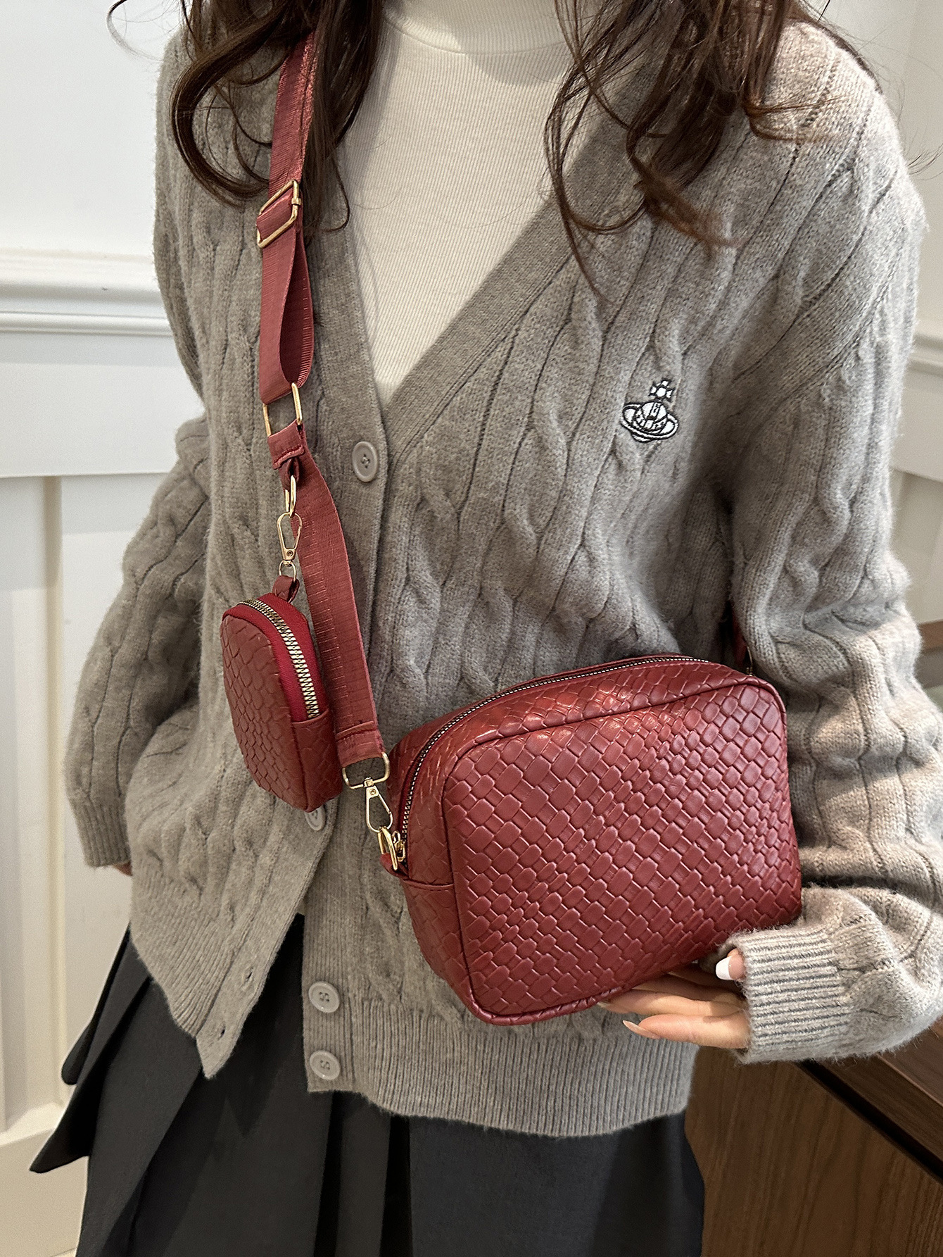 Luxury Bag Celebrity Free Delivery To Your Door Same Style Embossed Plaid Camera Bag Simple Style Solid Color Single Designer Bag Shoulder Crossbody W