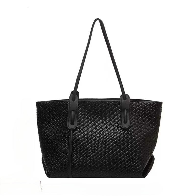 Autumn New Women s Handbag Retro Fashion Solid Color Pu Woven Diamond Grid Women s Shoulder Bag Large Capacity Autumn New Designer Bag