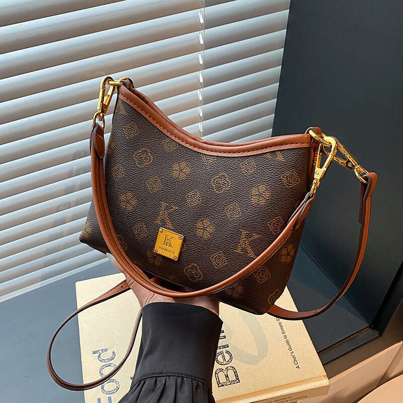 Large Capacity Versatile Handbag Tote Bags for Women 2025 New Vintage Light Luxury Underarm Single Shoulder Crossbody Bag