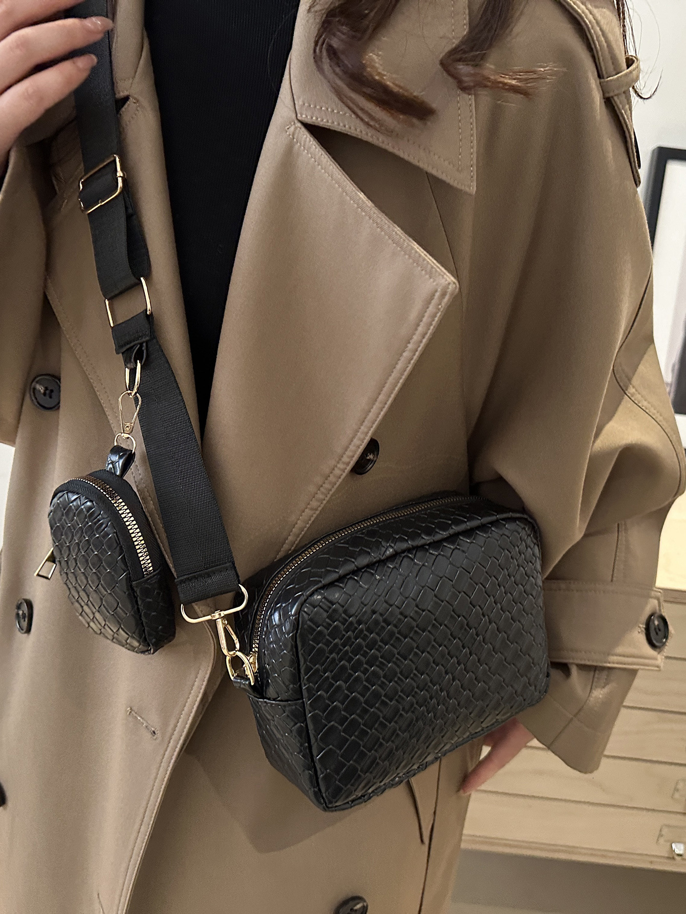 Luxury Bag Celebrity Free Delivery To Your Door Same Style Embossed Plaid Camera Bag Simple Style Solid Color Single Designer Bag Shoulder Crossbody W