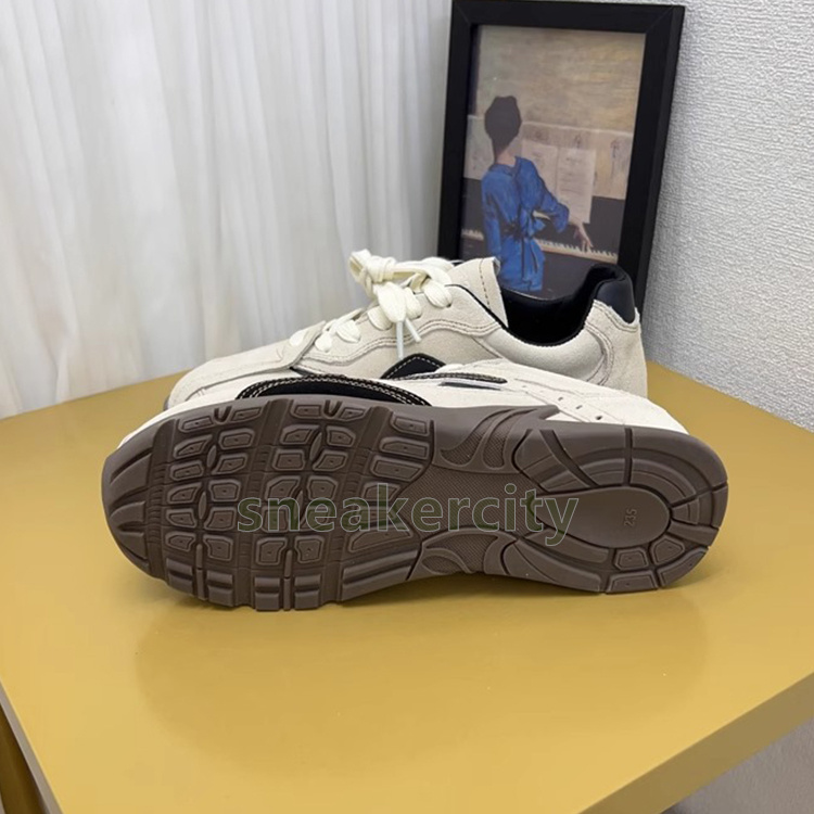 Womens Designer Shoes Sneakers Lightweight Trainers Casual Versatile Comfort Soft Sole Durable Daily Ladies Flats Shoes Sizes 35-40