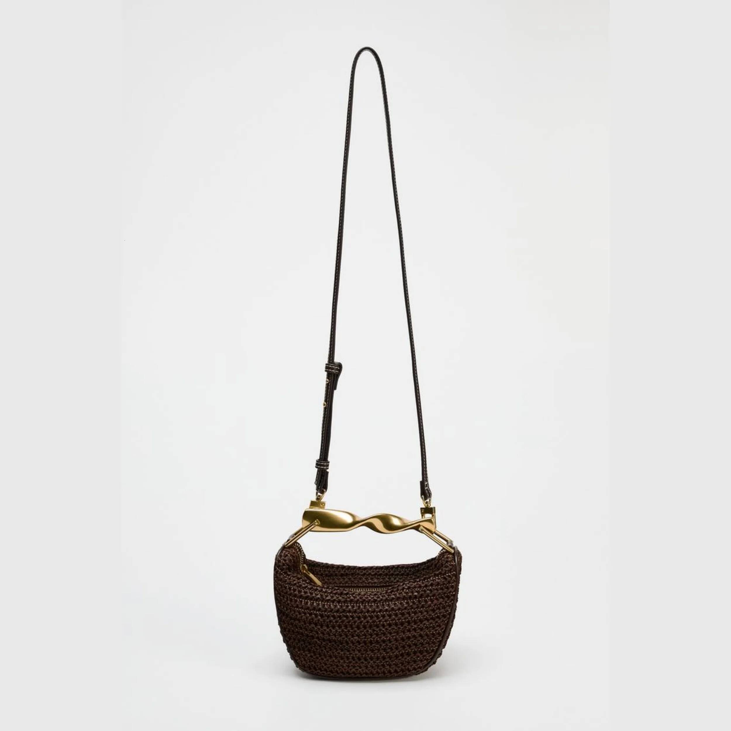 Autumn New Women s Crossbody Beach Vacation Straw Woven Bucket Casual Handbag Crossbody Autumn New Designer Grass Shoulder Women s Shoulder