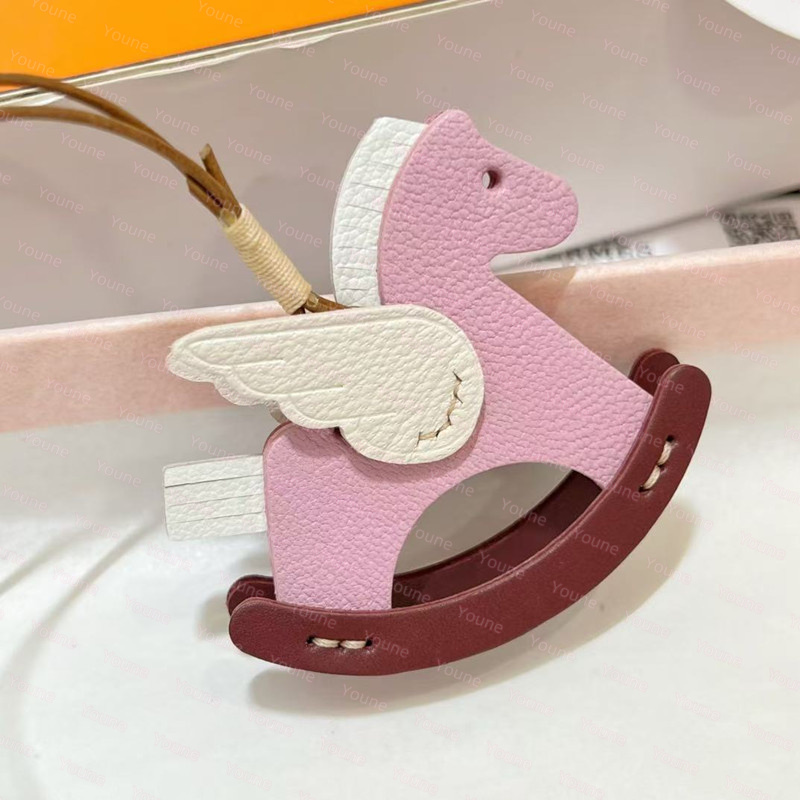 Leather Feather Keychain Horse Shoe Charm Neckle Swift Sheepskin Rocking Horse Bag Charm Keyring Paddock Pendant Ornament L250928MM16