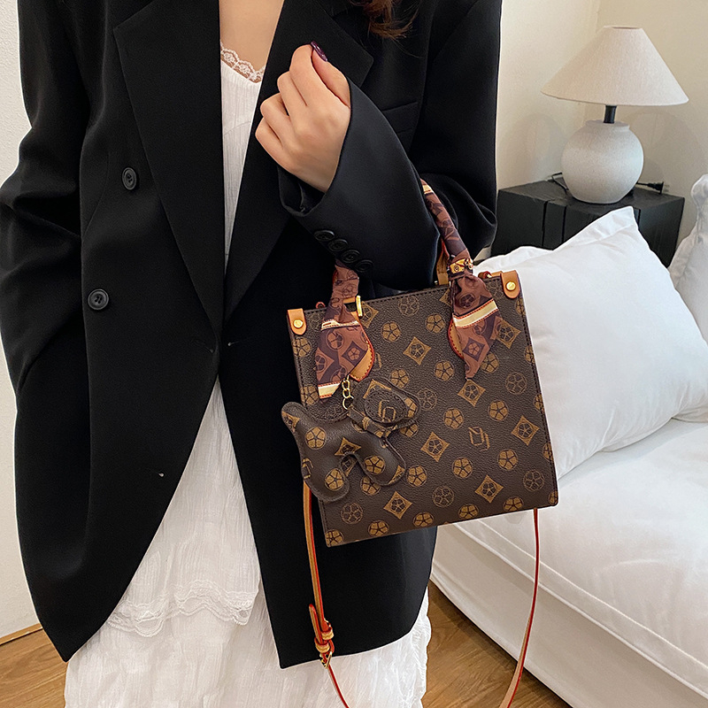free shipping designer luxury womens new vintage underarm bag single shoulder diagonal cross bag black