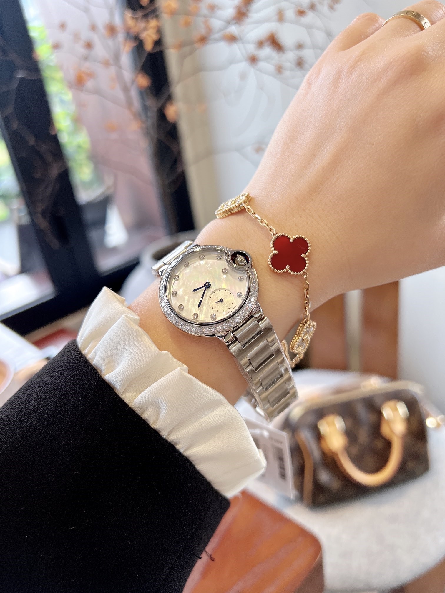 Luxury women's watches, a variety of styles to choose from, super cloned watches, designer watches, gorgeous and atmospheric, free delivery.