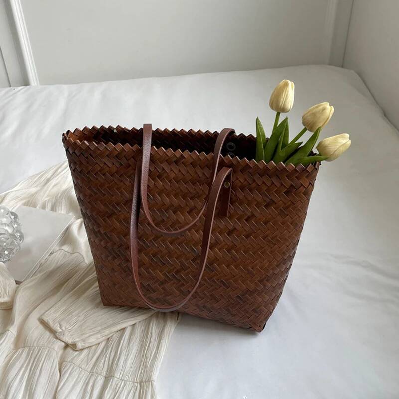 Autumn New Women s Shoulder Bag Large Capacity Handwoven Straw Bag Women s Travel Beach Bag Autumn New Designer Bag Women s Shoulder Underarm Bag