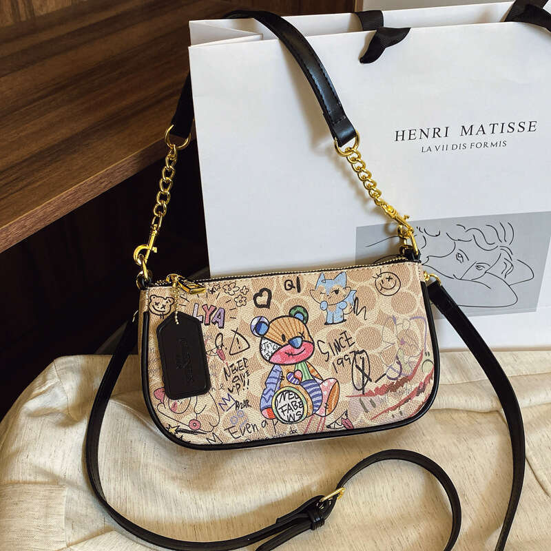 Designer Women Shoulder Bag Fashion Bear Graffiti Small Square for Women 2025 New Letter Printed Chain Crossbody Bag XMAS Gift