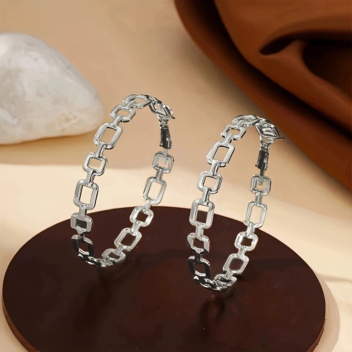 Chic Vintage-Inspired Hollow Ring Style Dangle Earrings Featuring Antique Plating