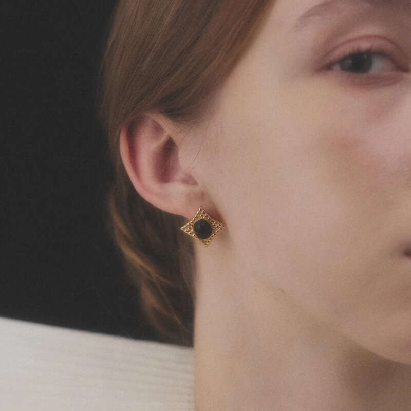 DHpet Zhong Chuxi and Cai Wenjing Same Style Dia Black Agate for Women, Light High-end Design Fashion Personality Earrings H260202