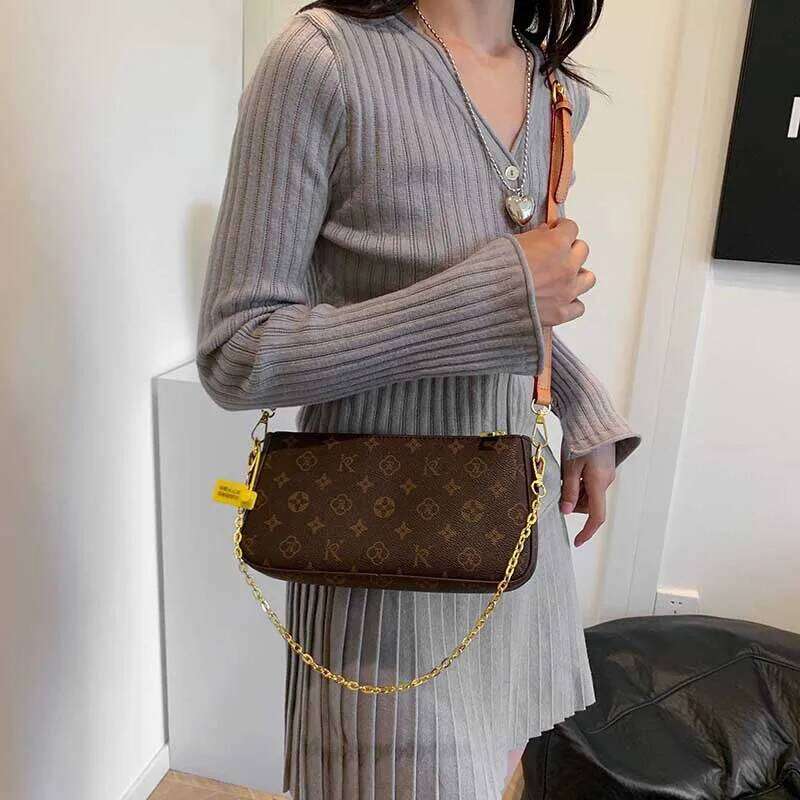 Light Design Ladies Purses And Handbags 2024 Classic Solid Color Chain Shoulder Letter Element Women's Crossbody Bag
