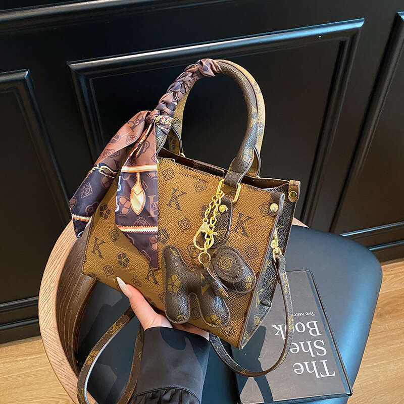 Designer Bag Luxury Bag Shoulder Bag Crossbody Tote Bag Crossbody Bags Handbags Ladies Casual Flap Fashion Chain Crossbody Bags with Dog Pendant Ribbo