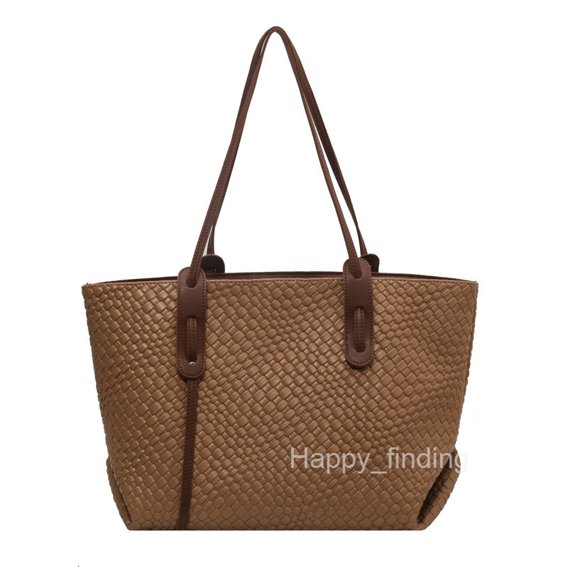 High end and large capacity woven armpit tote bag for women commuting new hand-held shoulder bag