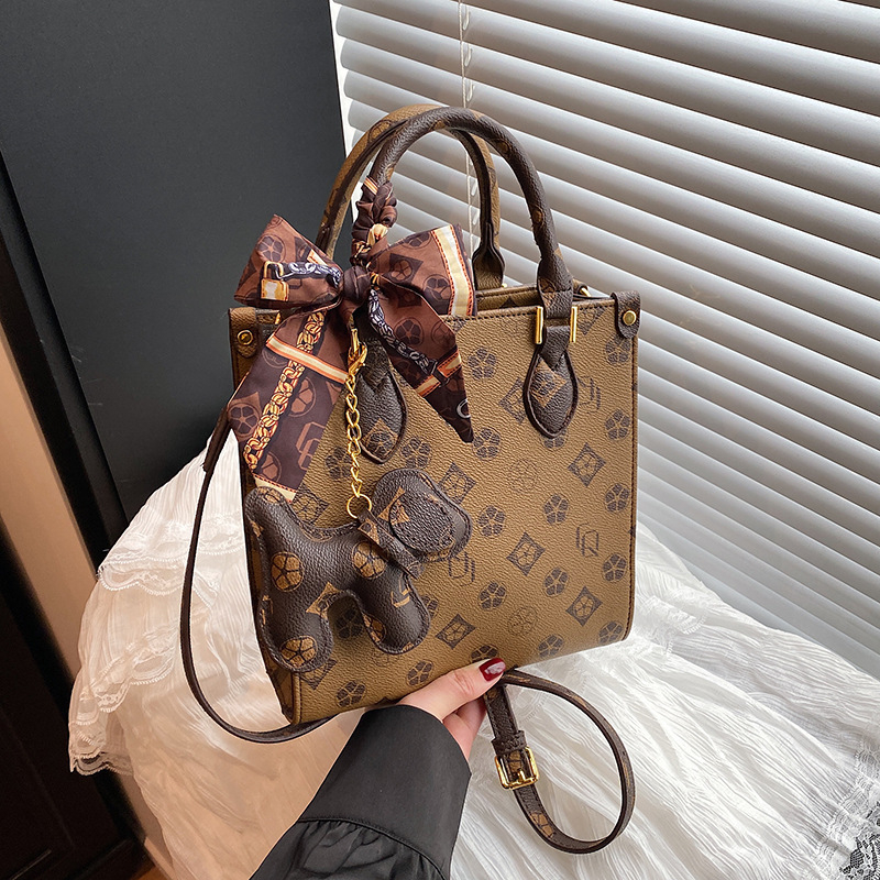 free shipping designer luxury womens new vintage underarm bag single shoulder diagonal cross bag black
