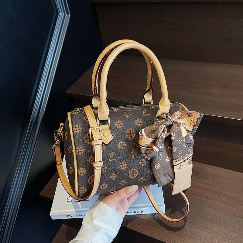 Designer bag 2025 new luxury tote bag crossbody bag shoulder bag fashionable and high quality versatile handbag versatile bag