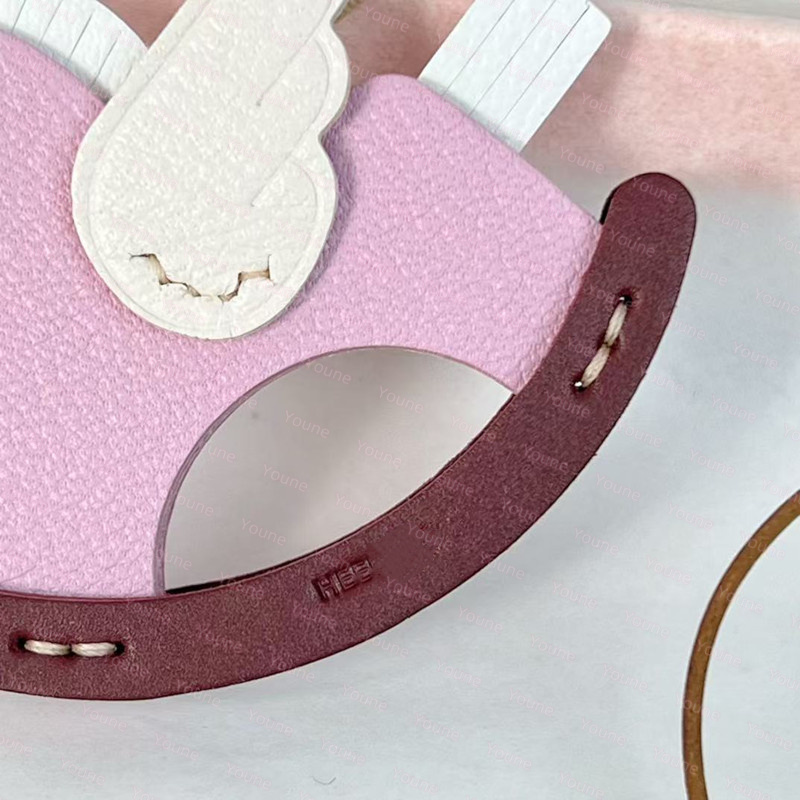 Leather Feather Keychain Horse Shoe Charm Neckle Swift Sheepskin Rocking Horse Bag Charm Keyring Paddock Pendant Ornament L250928MM16