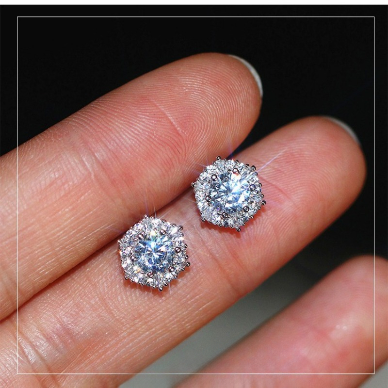 Trendy Festive Decorative Accessories: Dazzle Her With Our Eye-Catching Designer Ear Cuff