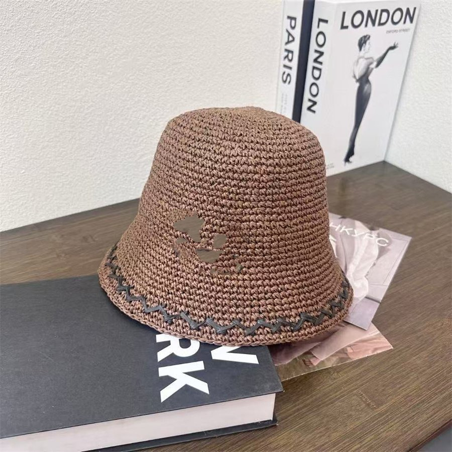 Designer Straw Hat Sunscreen High-Quality Retro Womens Sun Hat Solid Color Letter Beach Bucket Hat