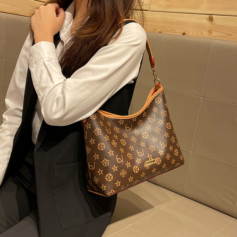 free shipping designer bag Soft leather high quality wandering bag versatile large capacity vintage tote bag