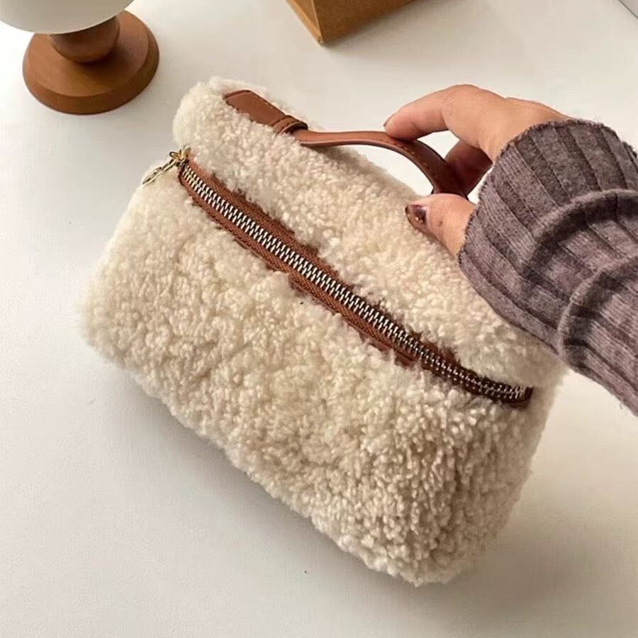 2025 Designer Bag New High-end Vintage Wool Lamb Handbag Box Bag For Free Delivery To Your Door Women, Niche Design Single Shoulder Luxury Bag Crossbo