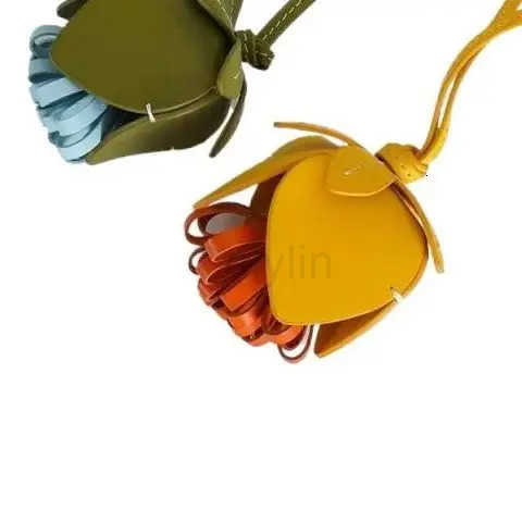 Luxury Fashion Flower Tassel Ball Bag Charm Leather Pendant High-Grade Flower Car Pendant Decoration Bag Accessories M250821