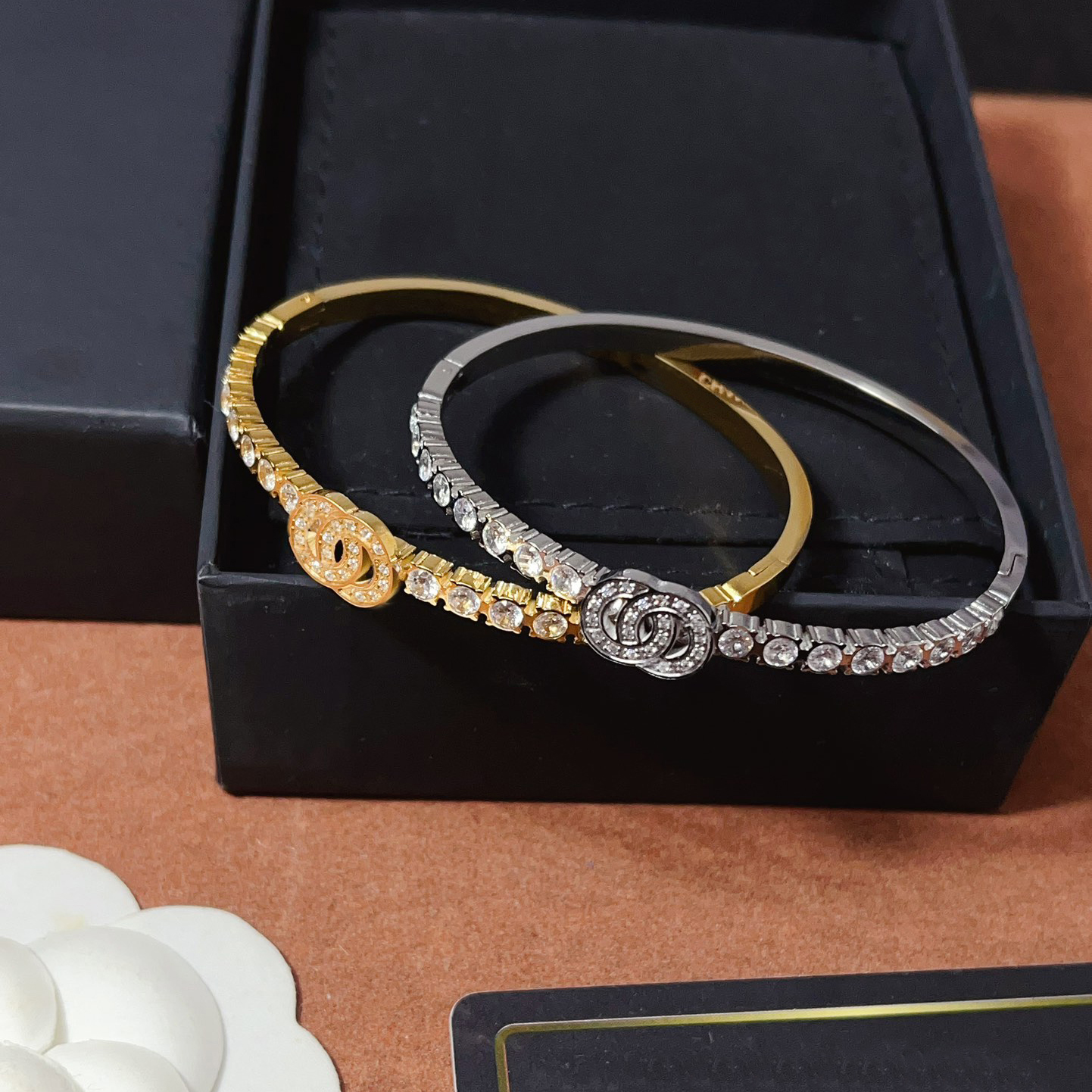 Gold Tone Crystal - Encrusted Bangle With Intertwined Rings Detail Glamorous Elegant Style Daily & Evening Looks Gift For Her High Quality Jewelry