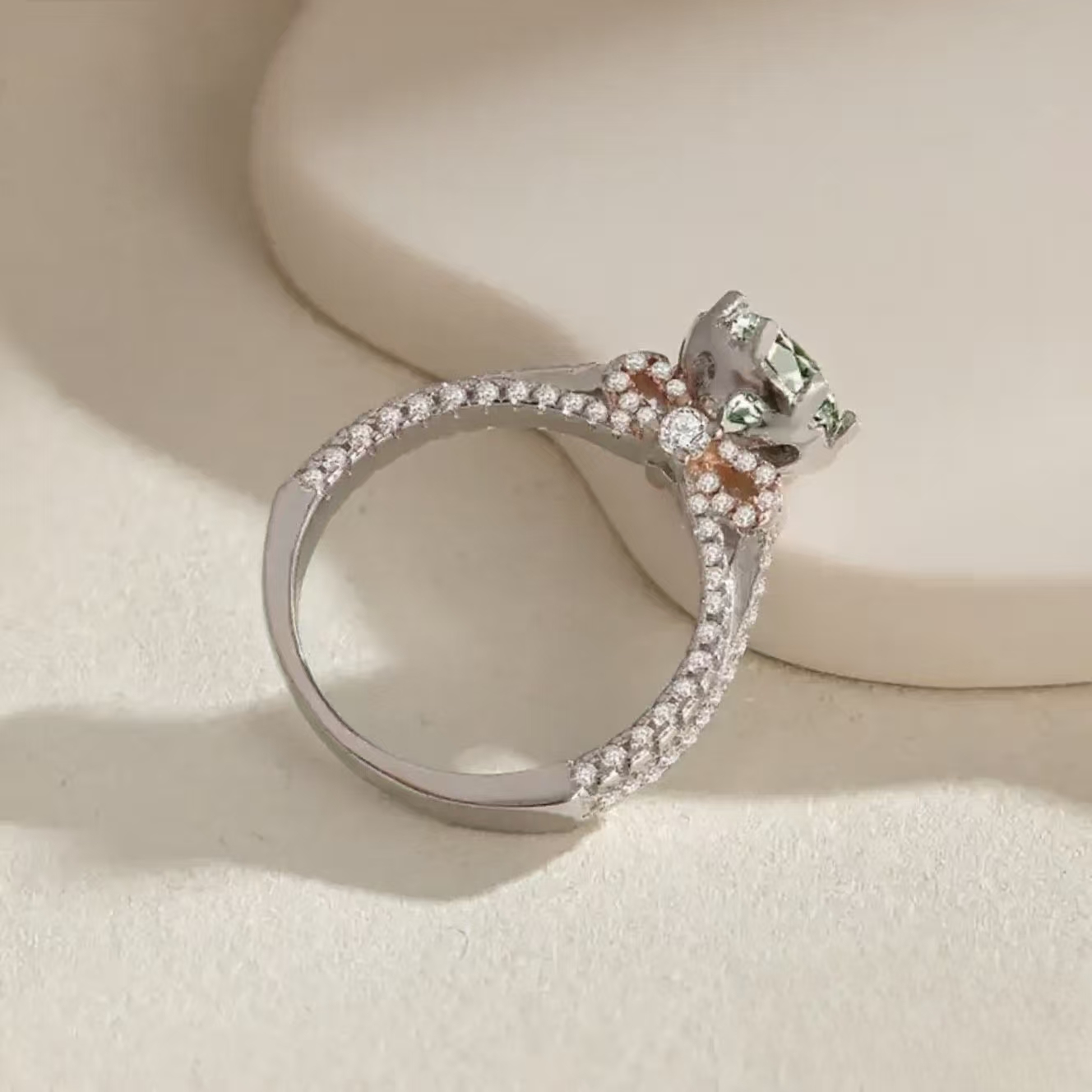 MT Trending S925 Sterling Silver 1 CT Moissanite Diamond Bow Knot and Gold Claw Ring for Valentine'S Day High quality Wholesale