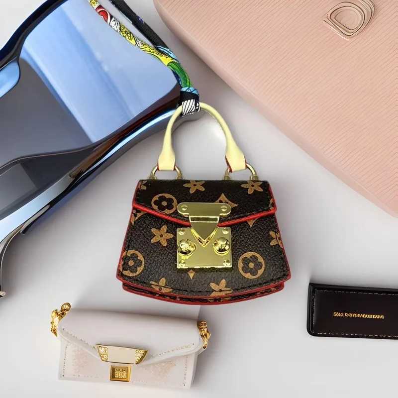 New Mini Bag Small Pendant Fan Bag Mouth Red Envelope Car Key Bag Buckle Pendant Earphone Bag Presbyopia Mini Bag Z250822