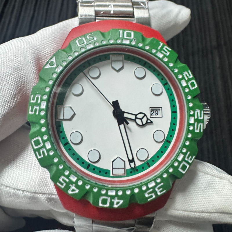 Man Watch Fashion High Quality Mens Watch Top Luxury Designer Watch F1 Watch 38mm Quartz Movement Men Watch Rubber Strap Luminous Watches Mode et montres sw1860 Reloj