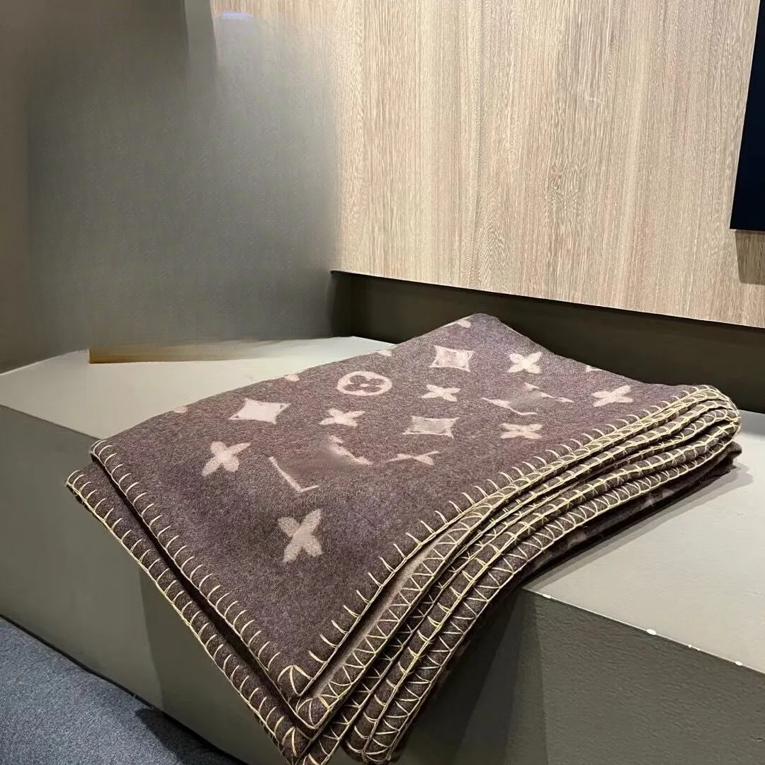 Designer Blanket Portable Cashmere Letters Old Flowers Patterns Blankets 950g Home and Outdoor