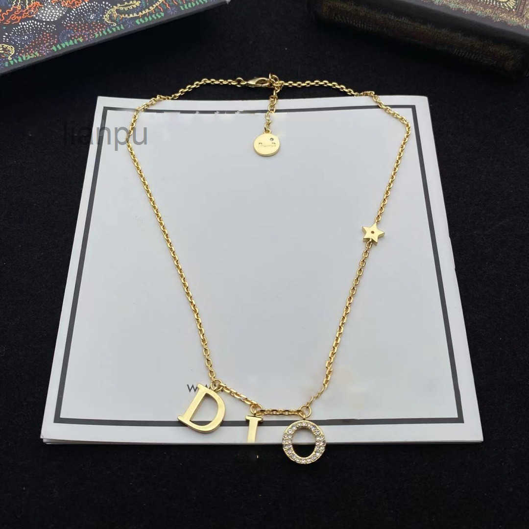 chain Letter Necklace Diamond 18K Designer Necklace Elegant Lady titanium Steel High end Fashion Casual Pendant Necklaces Stainless designer jewelry gift