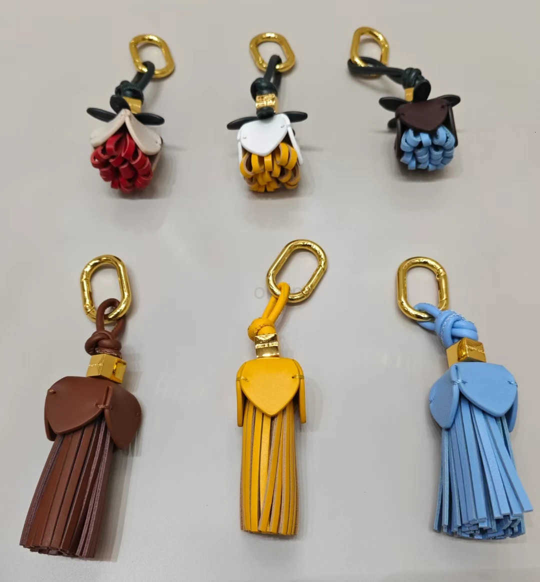 New Leather Tassel Lovely Flower Pendant Bag Charm Hanging Decoration Ornament for Designer Handbag Backpack Car Purse Keychain M250822
