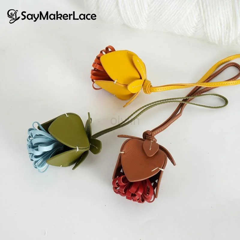 Luxury Fashion Flower Tassel Ball Bag Charm Leather Pendant High-Grade Flower Car Pendant Decoration Bag Accessories M250821