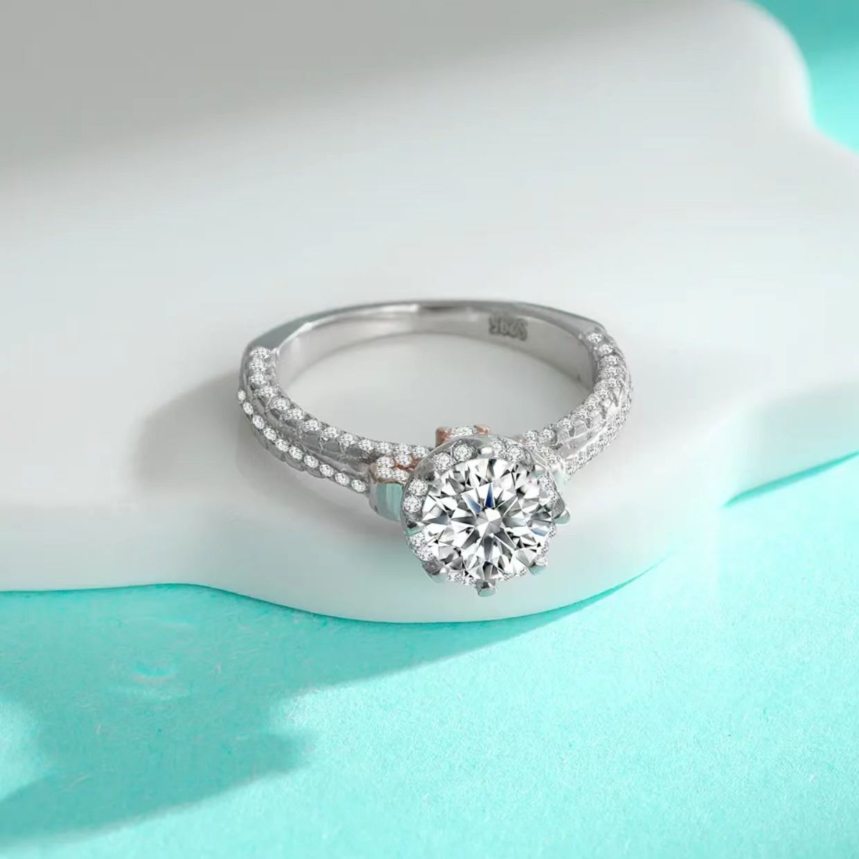 MT Trending S925 Sterling Silver 1 CT Moissanite Diamond Bow Knot and Gold Claw Ring for Valentine'S Day High quality Wholesale