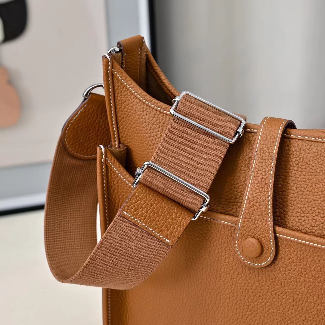 19A Classic Saddle Bag Designer Shoulder Bag Fashion Commuter Casual Bag 16 29cm with French original imported Togo leather High quality hardware